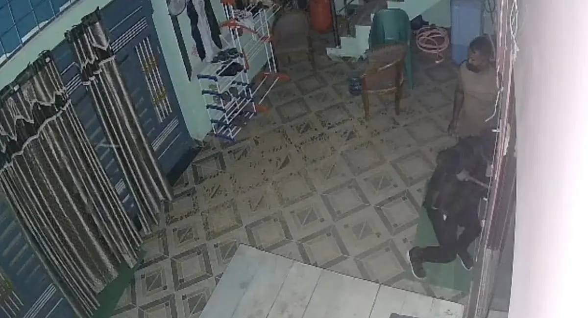 10 तोला सोना, 1 किलो चांदी और नकदी ले उड़े चोर; CCTV में कैद वारदात