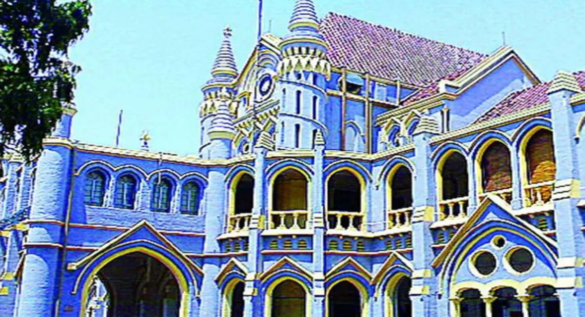 समाज और प्रशासन साथ नहीं आए तो बचाना होगा मुश्किल, हाईकोर्ट ने मांगा जवाब