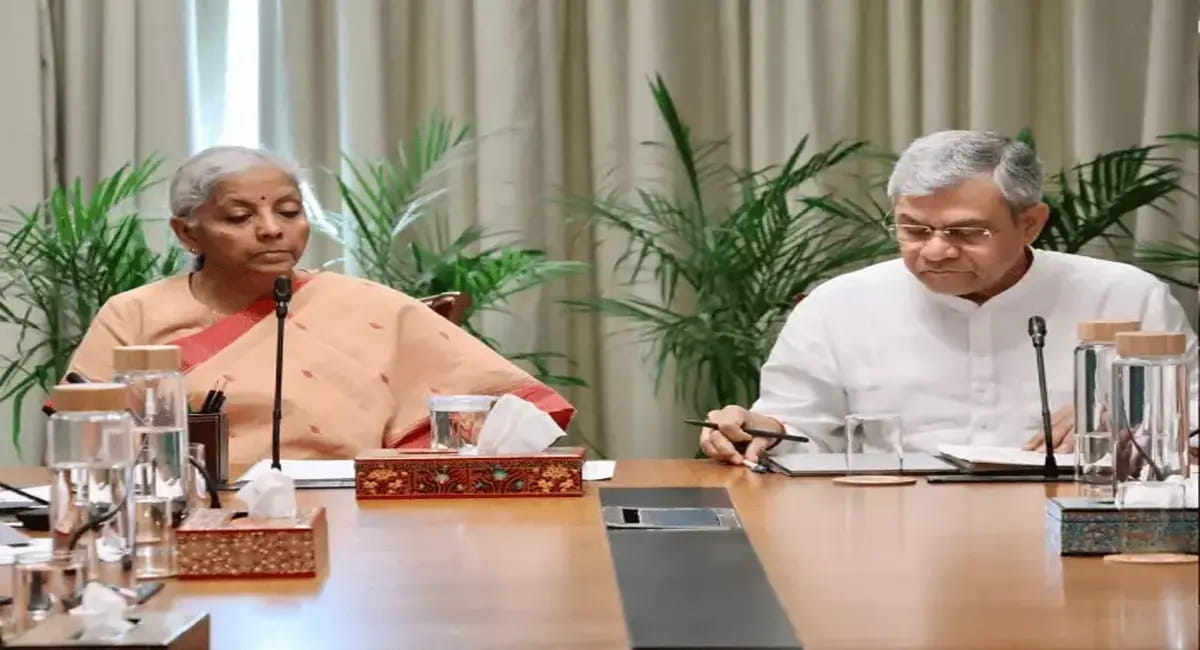 'क्लॉड मिथॉस' से बैंकिंग सिस्टम पर साइबर हमले की आशंका, वित्त मंत्री सीतारमण ने की हाई-लेवल मीटिंग