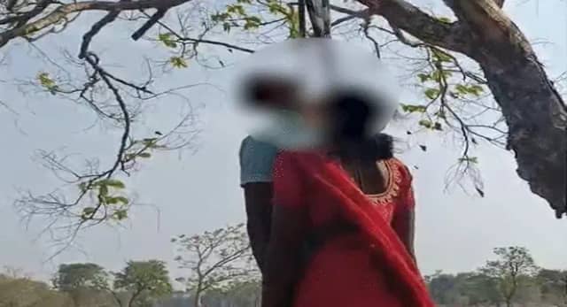 खेत में पेड़ पर लटके मिले शव