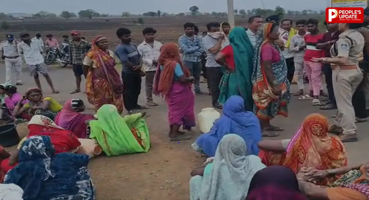 खाली बर्तन लेकर महिलाओं ने खोला मोर्चा