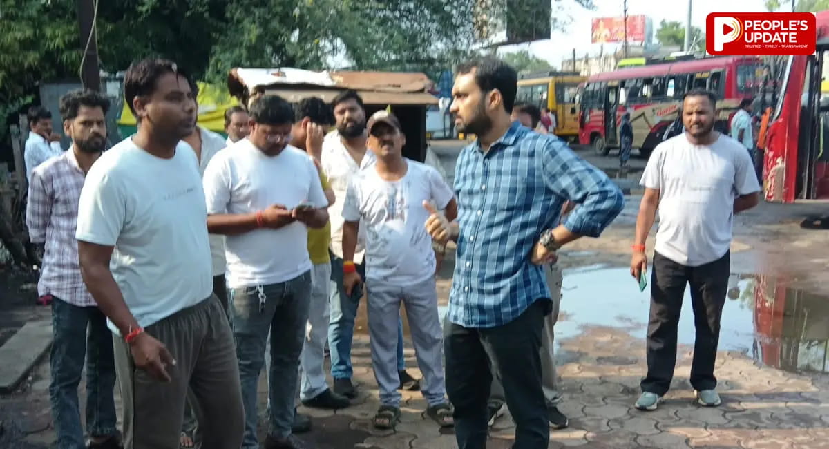 गुना बस स्टैंड पर गंदगी मिलने पर मैट समेत दो सफाईकर्मियों का वेतन काटने के निर्देश
