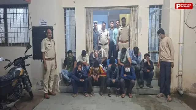 15 जुआरी गिरफ्तार; ₹90,500 नकद जब्त