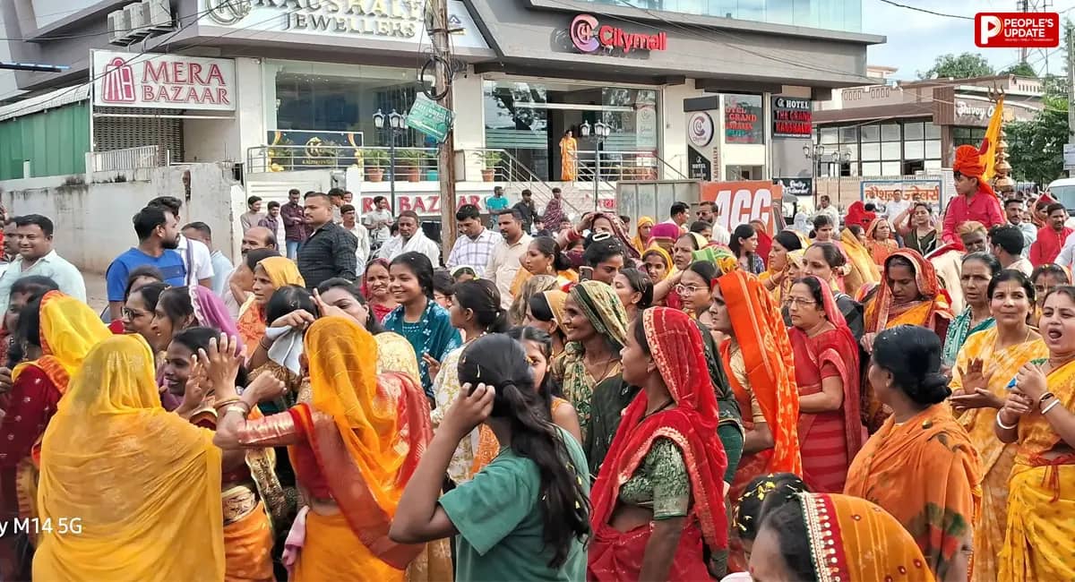 जयघोष और भक्ति में डूबा पूरा नगर