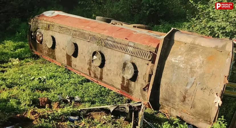 सीहोर में देलावाड़ी घाट पर खाई में पलटा खाद्य तेल टैंकर, 25 वर्षीय चालक की मौत