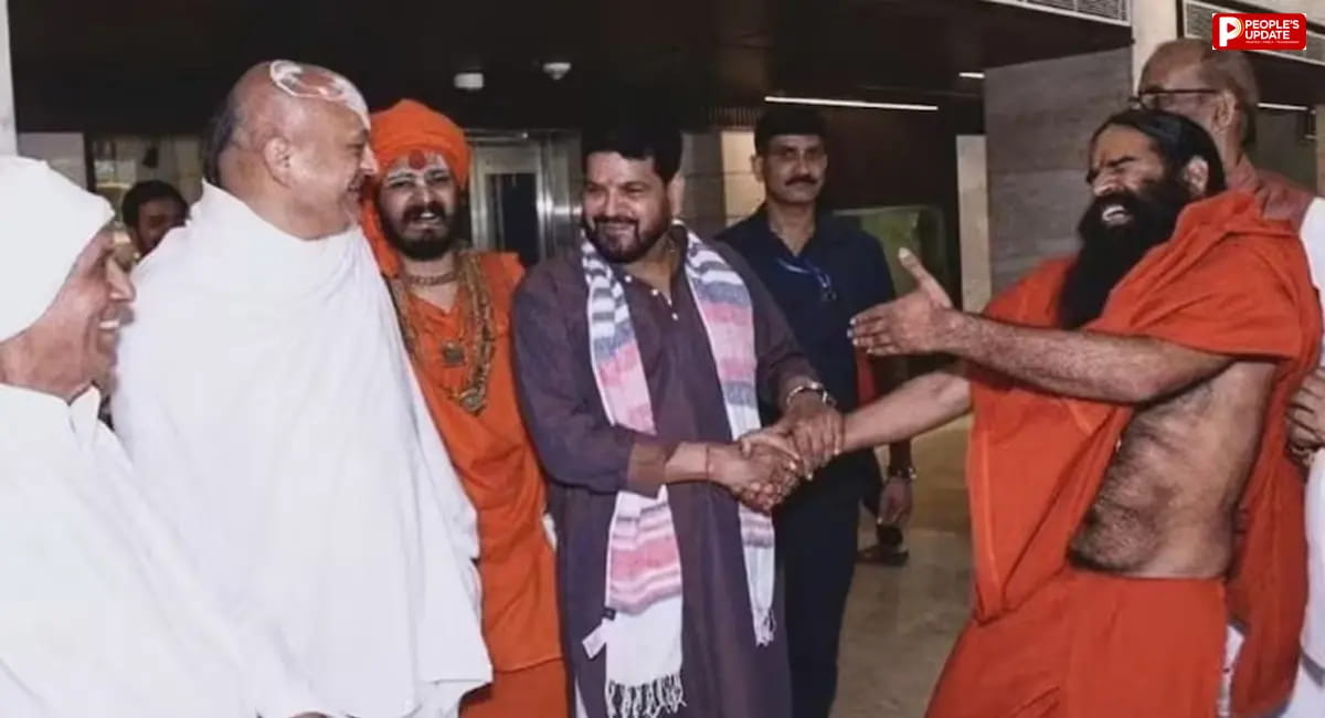 चार साल की तकरार के बाद बृजभूषण-रामदेव में दोस्ती, महंत राजकुमार दास ने कराई सुलह