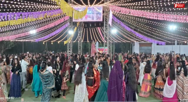 सोहागपुर में मंगलम गरबा महोत्सव 3.0 का शुभारंभ, गुजराती-पंजाबी गानों पर झूमे युवा और महिलाएं