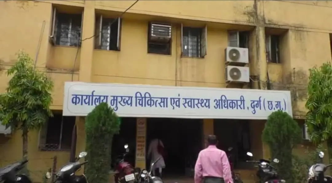 दुर्ग में इबोला अलर्ट: अफ्रीकी देशों से लौटे 3 लोगों पर स्वास्थ्य विभाग की नजर, सैंपल जांच के लिए पुणे भेजे