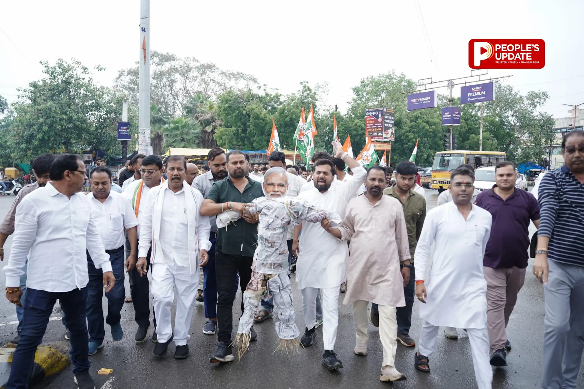 जांजगीर में कांग्रेस का उग्र प्रदर्शन, PM मोदी और शिक्षा मंत्री धर्मेंद्र प्रधान का किया पुतला दहन