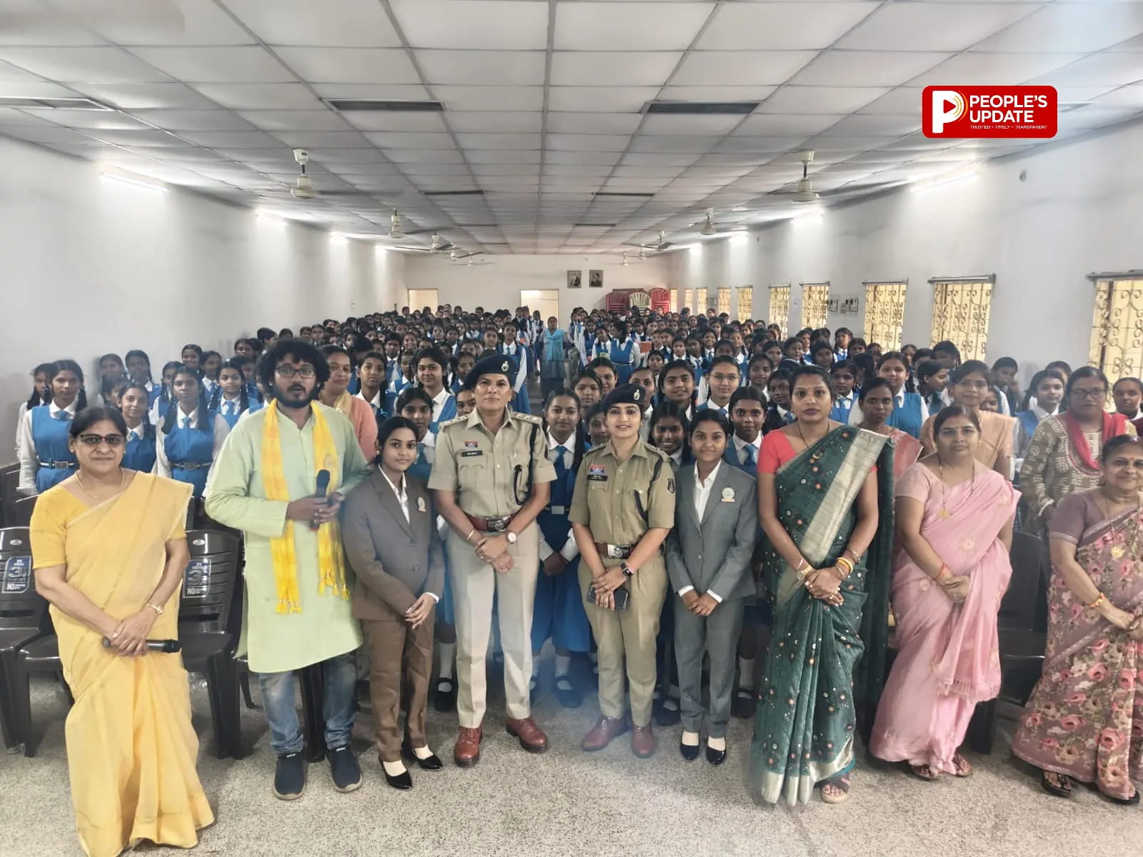रायपुर पुलिस ने स्कूली छात्राओं को दिया सुरक्षा का मंत्र, ट्रैफिक साइबर और महिला सुरक्षा की सिखाई पाठ