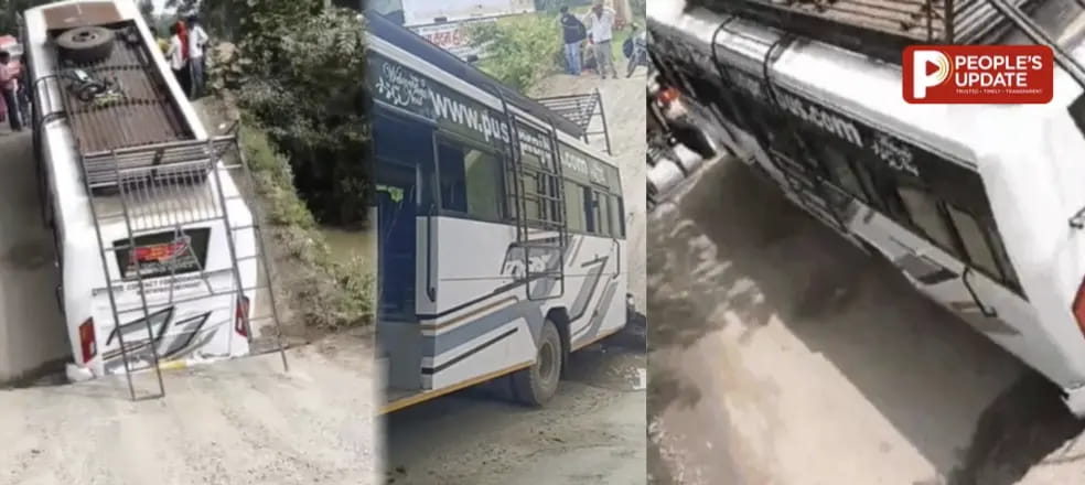 चलती बस के नीचे ढहा जर्जर पुल, बीच में फंसी यात्रियों से भरी बस; टला बड़ा हादसा