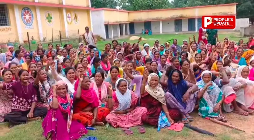 भालू के खौफ से गांव में बवाल,स्कूल बंद करने पर अड़े ग्रामीण, कलेक्टर-विधायक को मौके पर बुलाने की मांग