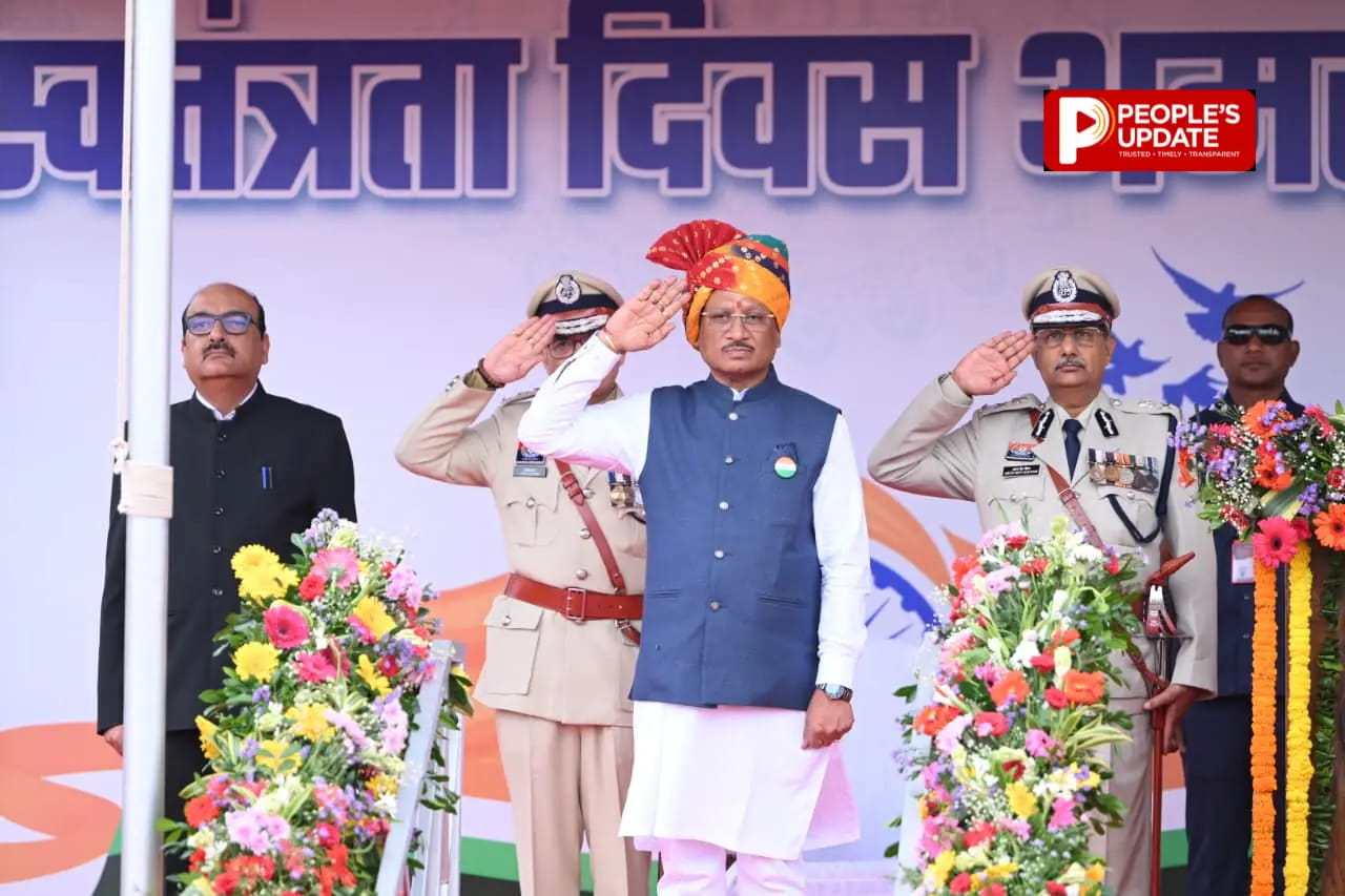 पुलिस परेड ग्राउंड में शान से लहराया तिरंगा, CM साय ने किया ध्वजारोहण