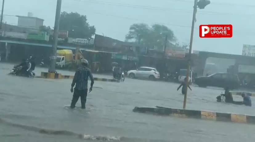 राजधानी रायपुर में बारिश का कहर,सड़कें बनीं तालाब, जलनिकासी के दावों की खुली पोल