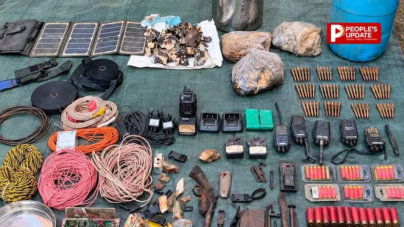 बीजापुर में नक्सलियों के डंप पर बड़ा वार, 8 किलो जिलेटिन, 74 कारतूस और हथियारों का जखीरा बरामद