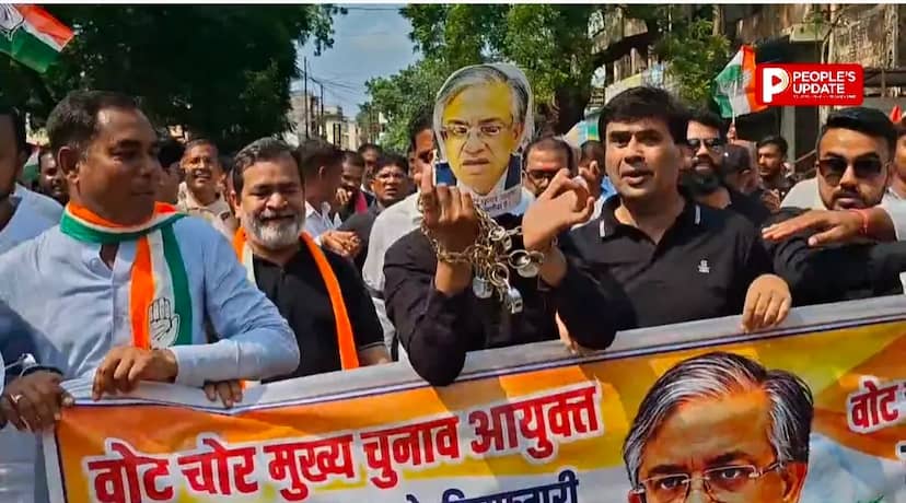 दुर्ग में कांग्रेस का हल्लाबोल,SIR के खिलाफ सड़क पर उतरे भूपेश बघेल, कलेक्ट्रेट के बाहर पुलिस से भिड़े कार्यकर्ता