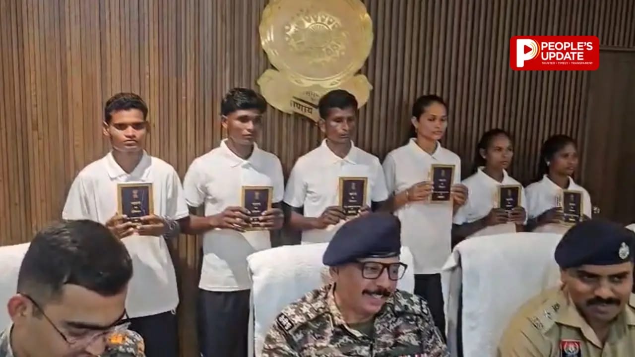 छत्तीसगढ़ में नक्सल नेटवर्क को बड़ा झटका,35 लाख के इनामी 6 माओवादियों ने किया सरेंडर, ओडिशा कनेक्शन का खुलासा
