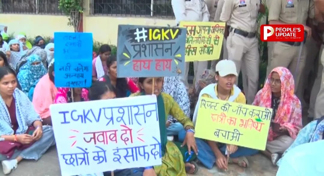 IGKV में छात्रों का हल्लाबोल,5 सूत्री मांगों पर आंदोलन, ईयर बैक सिस्टम खत्म करने की उठी मांग
