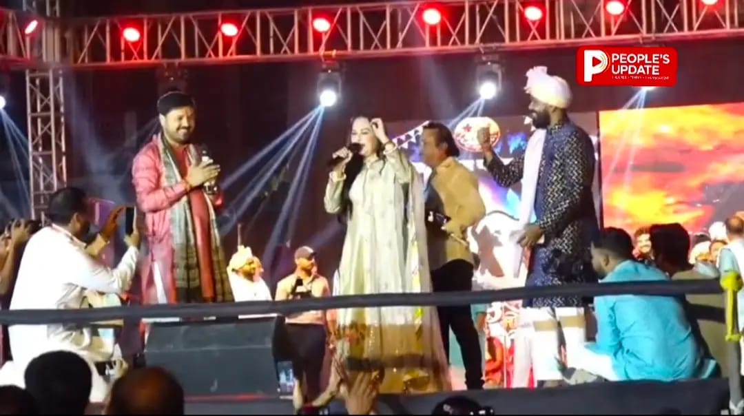 चांपा दशहरा में जयाप्रदा का जलवा, ‘गोरी हैं कलाइयां’ पर झूम उठा मैदान; अनुज शर्मा की मौजूदगी ने बढ़ाया उत्साह