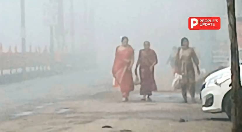 चांपा में मौसम का बदला मिजाज, सुबह घने कोहरे ने रोकी शहर की रफ्तार, सड़कों पर छाई धुंध से बढ़ा हादसों का खतरा