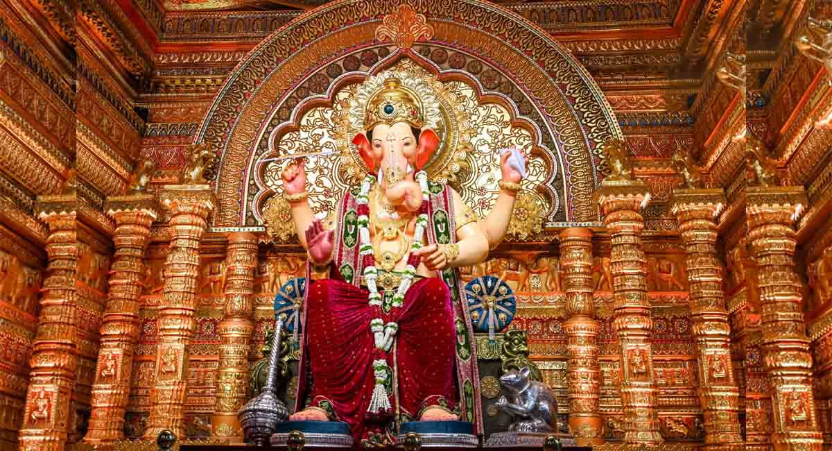 गणेश उत्सव पर महाराष्ट्र बना भक्ति का केंद्र, सिद्धिविनायक से लेकर लालबाग तक उमड़ा भक्तों का जनसागर