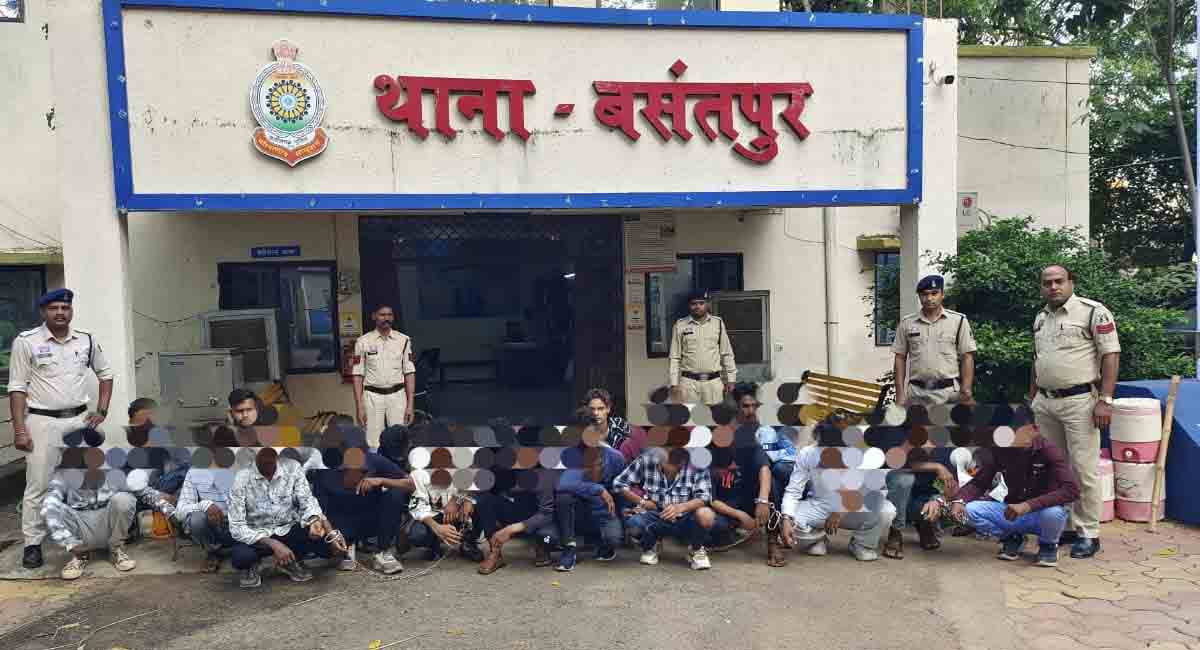 गणेश विसर्जन झांकी के दौरान चाकू लेकर घूमने वाले 28 आरोपी गिरफ्तार, CG में पुलिस ने की बड़ी कार्रवाई