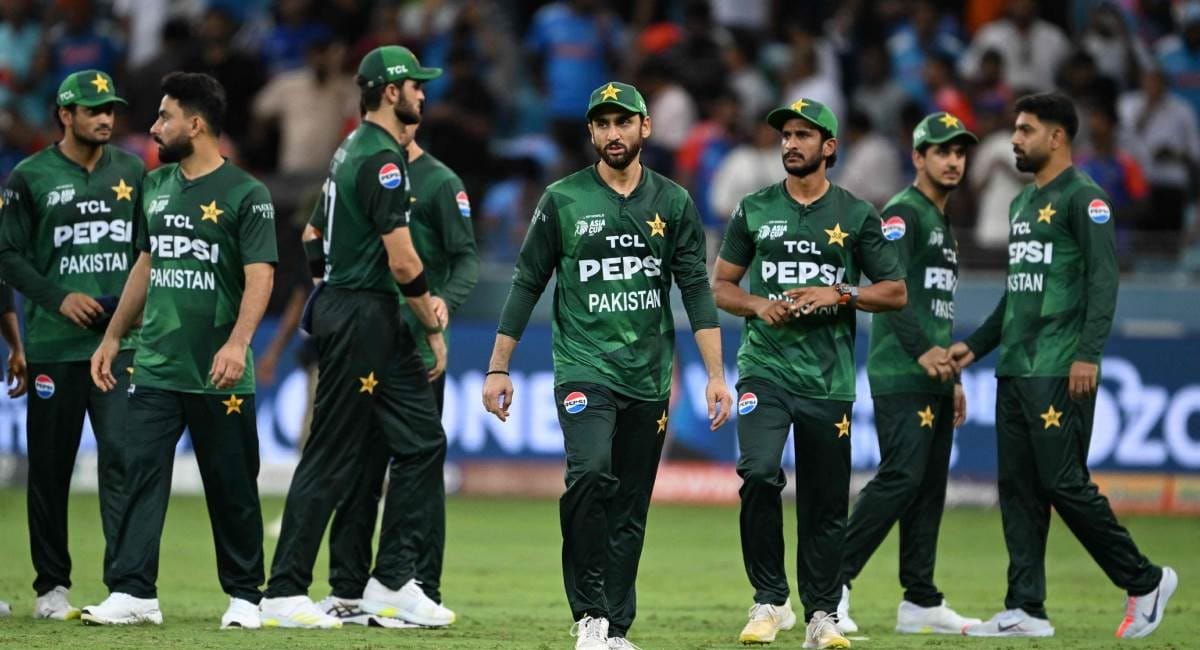 विदेशी टी-20 लीग से बाहर होंगे पाकिस्तानी खिलाड़ी, PCB ने सभी NOC किए सस्पेंड, भारत से मिली हार का असर