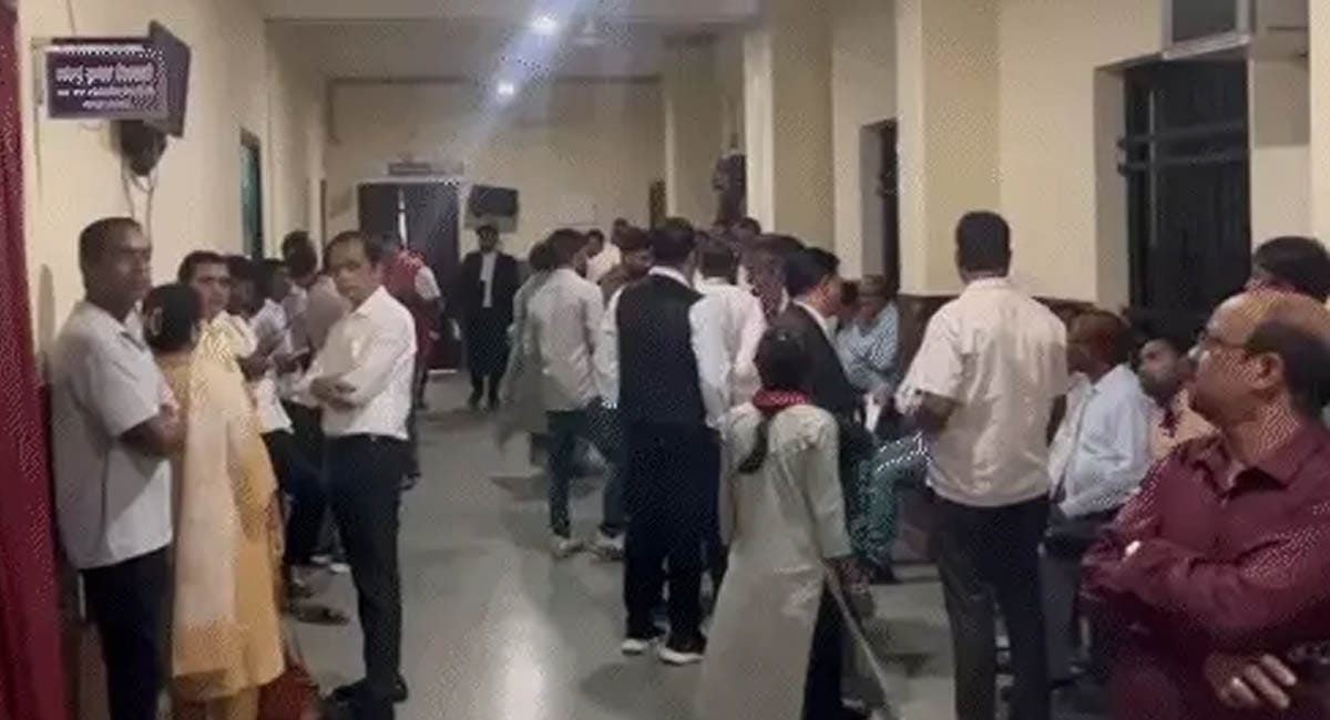28 आबकारी अधिकारी रायपुर EOW कोर्ट में पेश, सुप्रीम कोर्ट के आदेश पर मिली जमानत