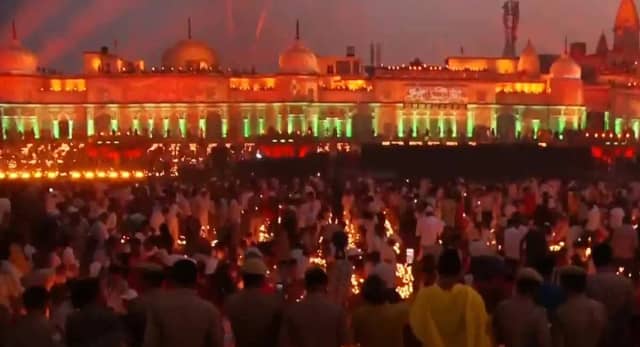 अयोध्या में अलौकिक वैभव की झलक, लेजर लाइट शो और दीयों से जगमग हुई रामनगरी, गूंजा श्रीराम का जयघोष