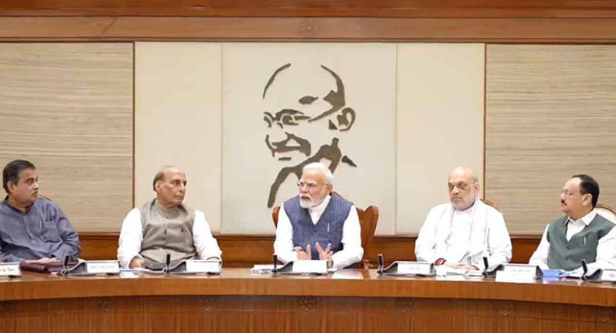 मोदी कैबिनेट के 5 अहम फैसले : उज्ज्वला योजना को 12,060 करोड़, तेल कंपनियों को 30,000 करोड़ की सब्सिडी