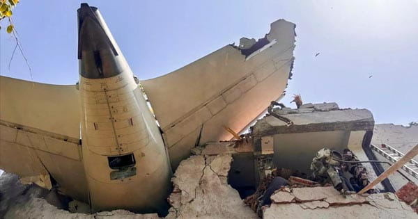 Ahmedabad Plane Crash : अमेरिकी रिपोर्ट में दावा- सीनियर पायलट ने खुद बंद किया था फ्यूल सप्लाई, को-पायलट ने पूछा- स्विच क्यों बंद किया