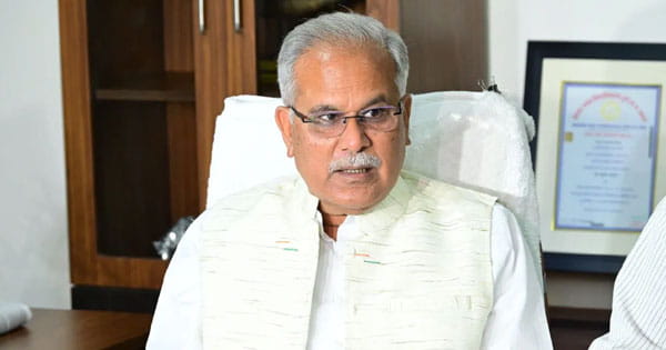 भूपेश बघेल के आवास पर ED की छापेमारी : भिलाई से लेकर रायपुर तक बढ़ी हलचल, पूर्व CM बोले- अडानी के लिए काटे जा रहे पेड़ों का मुद्दा उठाना था