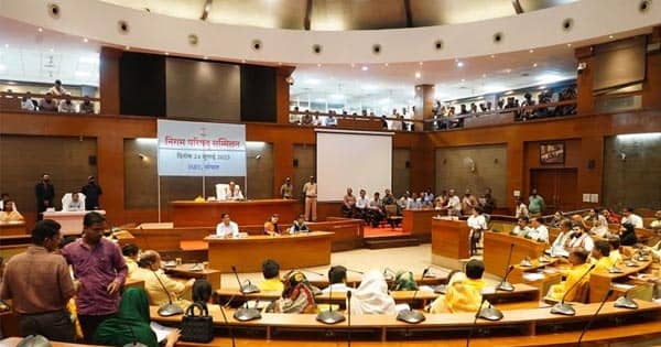 भोपाल नगर निगम परिषद की बैठक में हंगामा और फैसले, ‘राम बाग’ और ‘विवेकानंद चौक’ नामकरण सहित 25 करोड़ के विसर्जन कुंड प्रस्ताव पास, पुराना अशोका गार्डन का नाम अब…