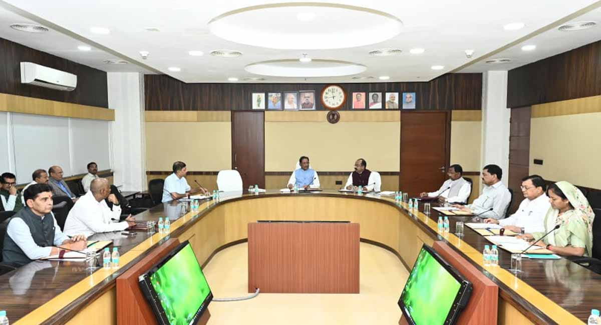 छत्तीसगढ़ कैबिनेट के बड़े फैसले : नवा रायपुर में क्रिकेट एकेडमी, रेत खनन नियमों में संशोधन और भारतमाला परियोजना में नई दरें तय