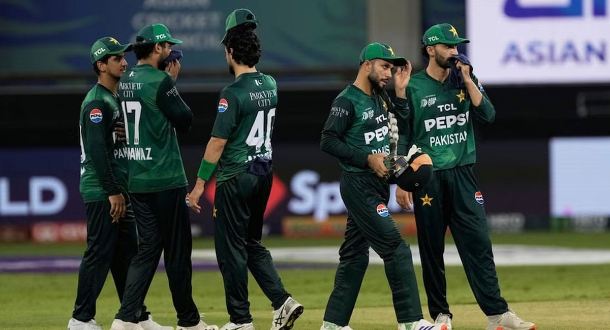 IND vs PAK : हैंडशेक कंट्रोवर्सी ने पकड़ा तूल, शर्मिंदगी में PCB ने अपने ही डायरेक्टर को किया निलंबित
