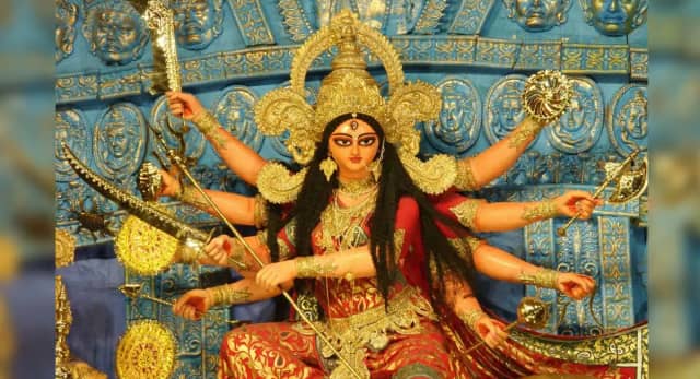 क्या आप जानते हैं नवरात्रि पर क्यों की जाती है मां दुर्गा की तलवार की पूजा, जानें महत्व