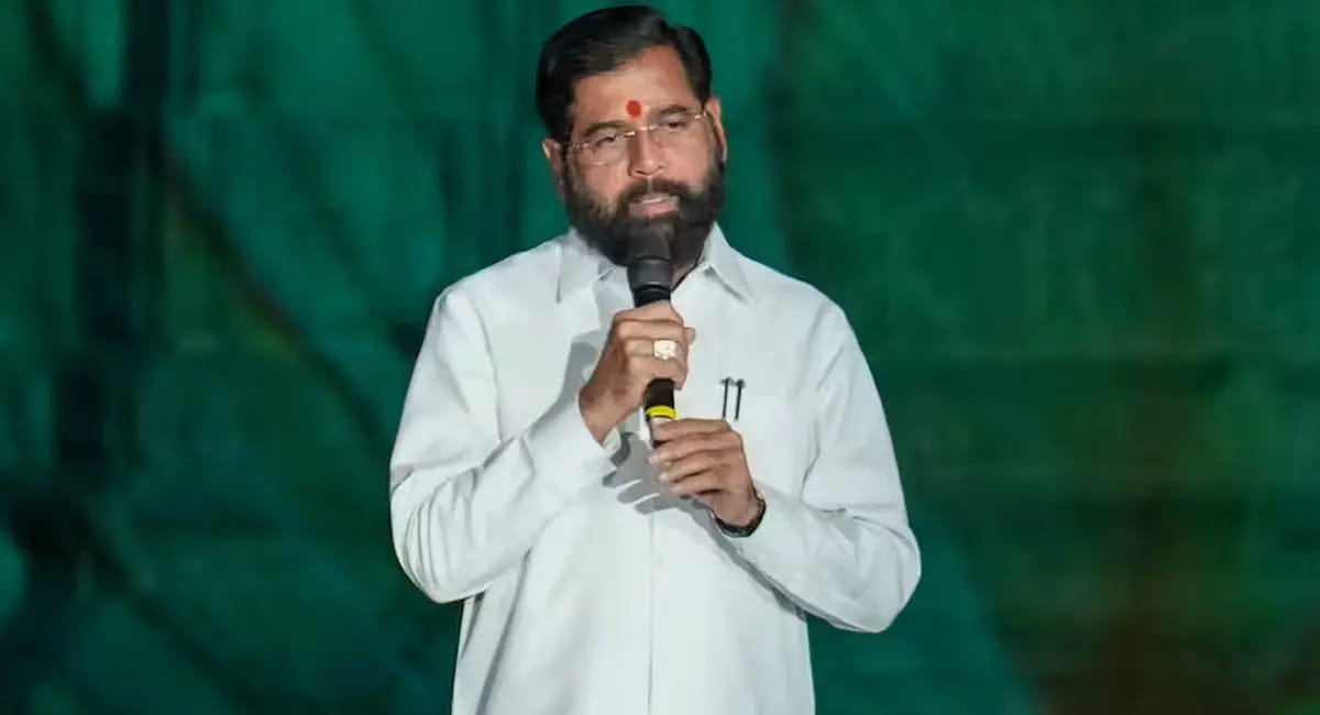 शिंदे के 35 विधायक टूटेंगे, संजय राउत ने चुनाव आयोग से लिया संज्ञान