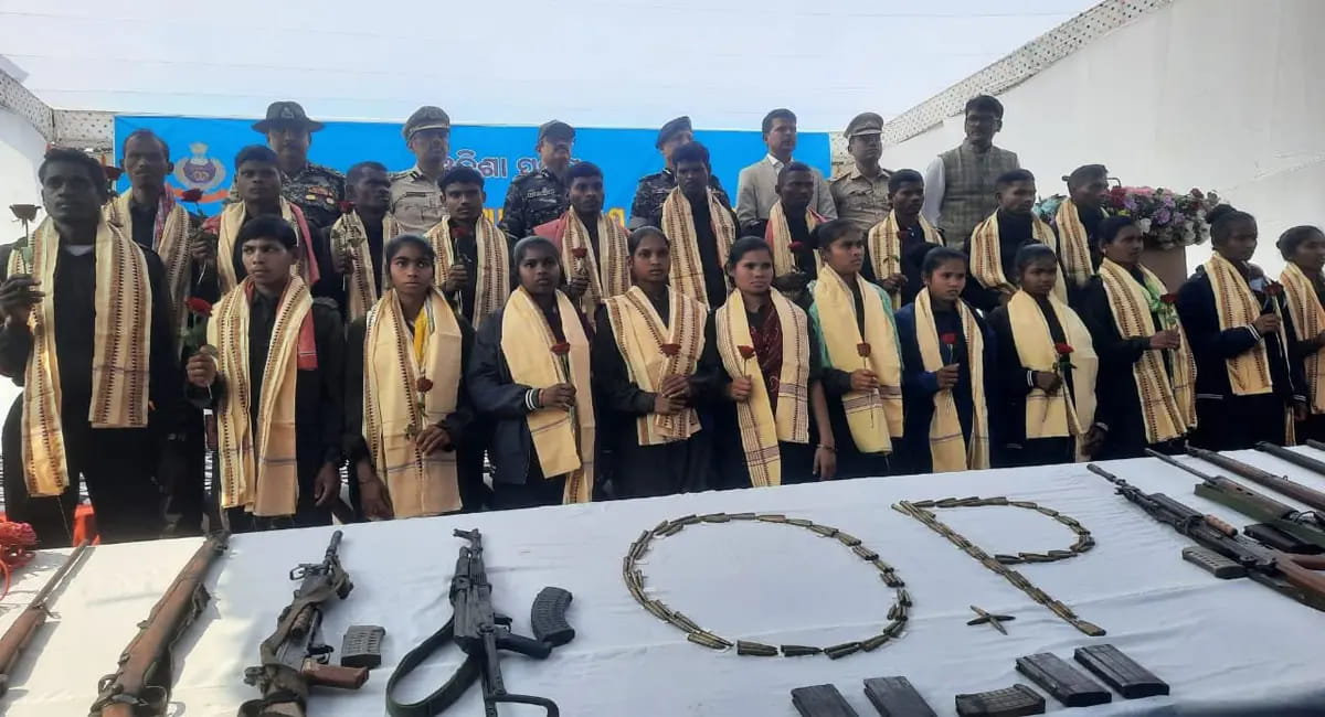 ओडिशा में 22 माओवादियों ने किया आत्मसमर्पण, 5.5 से 27.5 लाख के इनामी नक्सलियों ने डाले हथियार