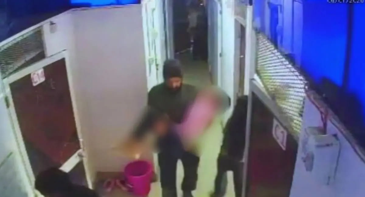 हॉस्टल का पहला CCTV फुटेज आया सामने, गोद में उठाकर ले जाता दिखा शख्स