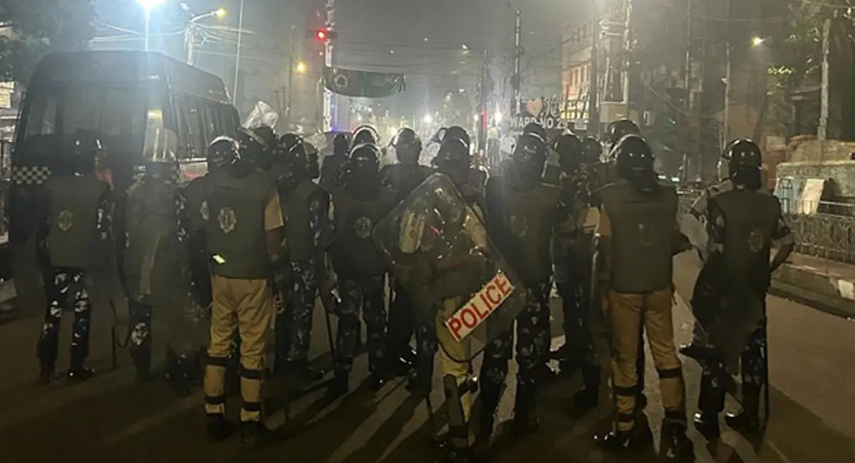 कोलकाता के गोलपार्क में खूनी झड़प, देसी बम और फायरिंग से फैली दहशत; 10 लोग गिरफ्तार