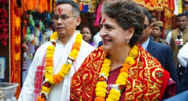 कामाख्या मंदिर पहुंचकर किए दर्शन, जानें क्या मांगा