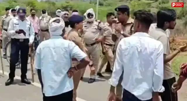 ट्रैक्टर-ट्रॉली की टक्कर से बाइक सवार की मौत, परिजनों ने हाईवे पर शव रखकर लगाया जाम