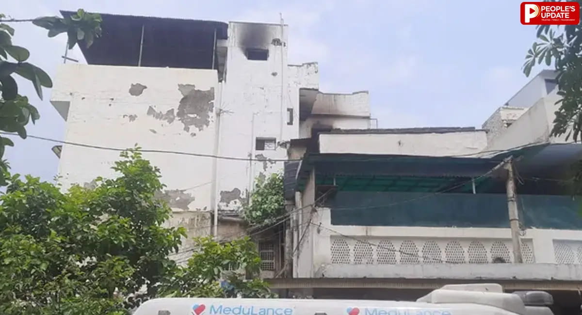 दो बेटियां और मां जिंदा जले, घर का दरवाजा तोड़कर निकाले शव