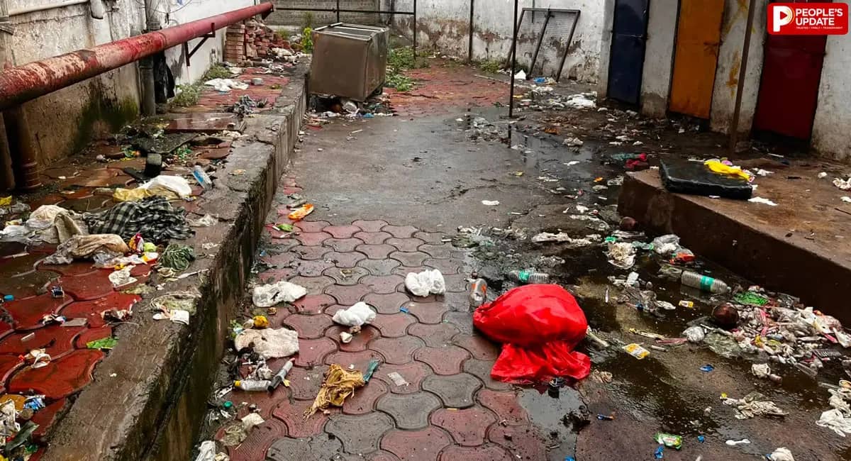 गंदगी के बीच इलाज कराने को मजबूर मरीज, संक्रमण का खतरा बढ़ा