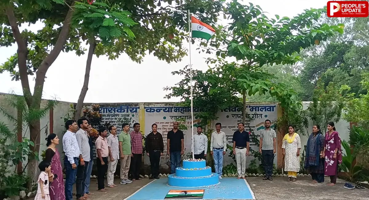 सिवनी मालवा कॉलेज में छात्राओं ने दी शहीदों को श्रद्धांजलि, देशभक्ति का लिया संकल्प