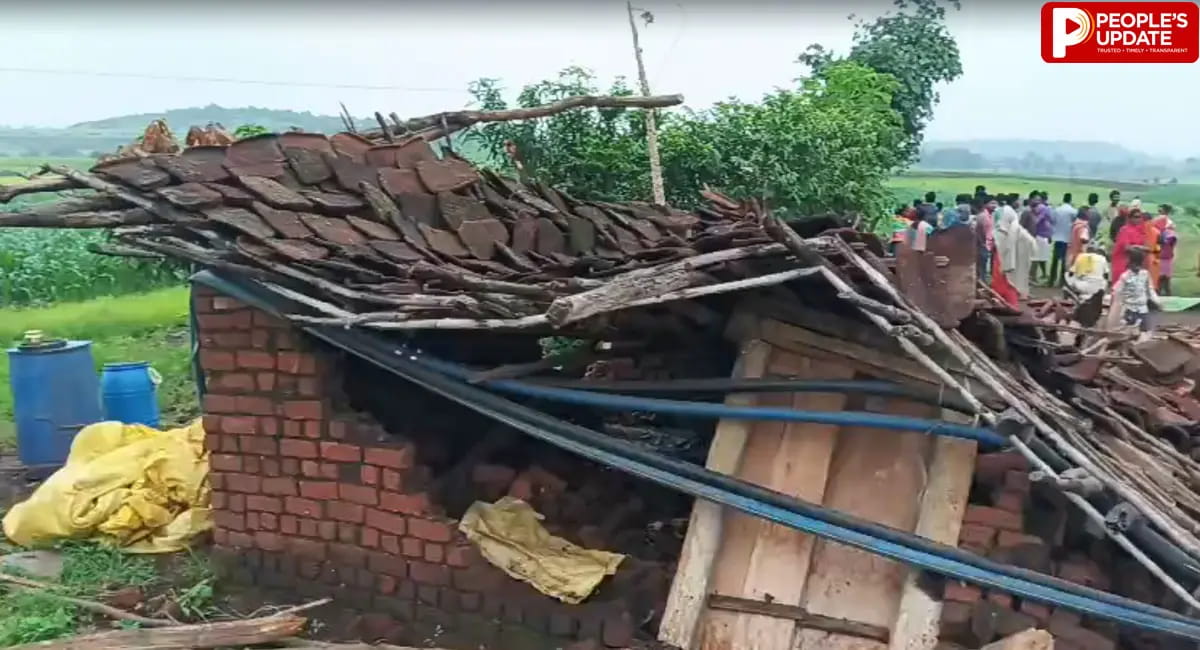 सिवनी में भरभराकर गिरा कच्चा मकान, मलबे में दबे 4 लोग; ग्रामीणों ने किया रेस्क्यू