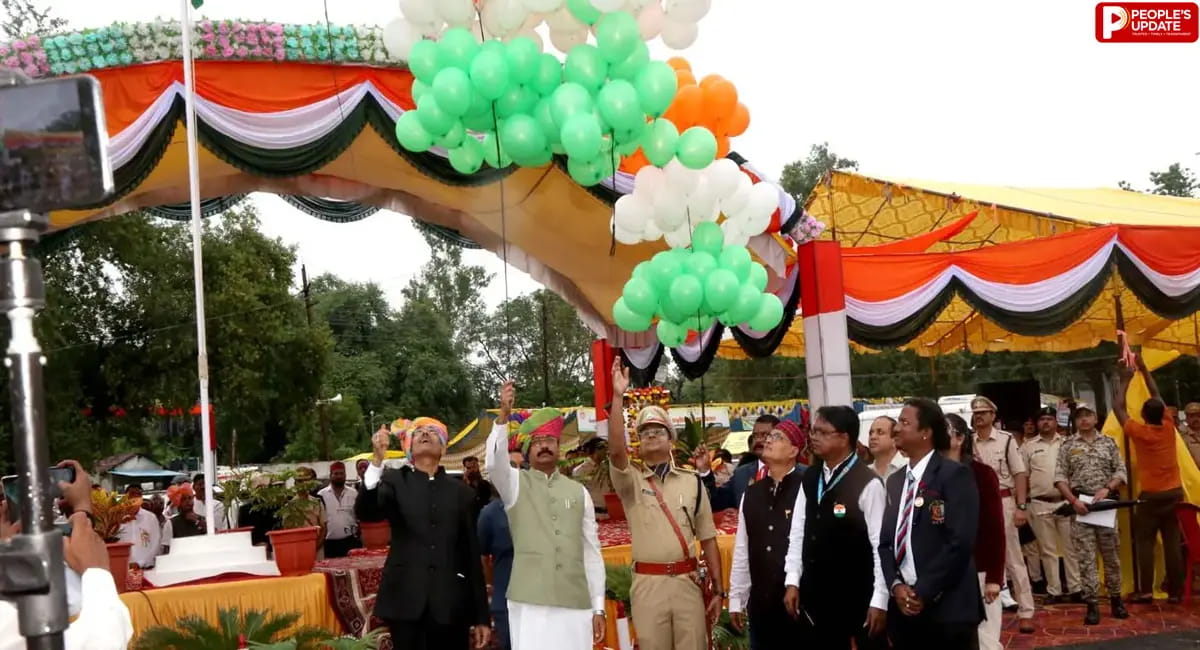 दमोह में बारिश के बीच शान से लहराया तिरंगा, मंत्री धर्मेंद्र सिंह लोधी ने गिनाईं जिले की उपलब्धियां