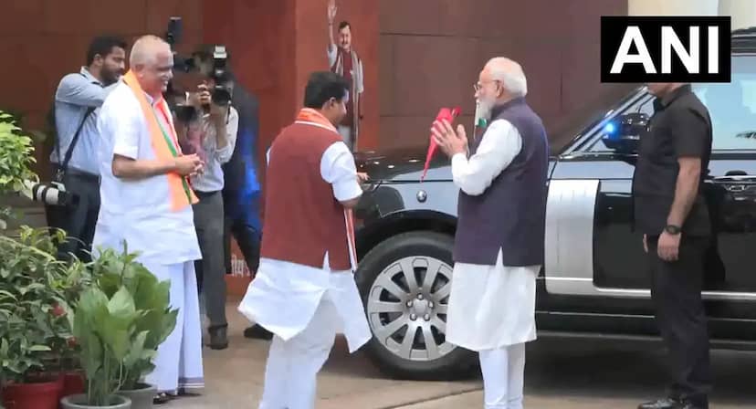 BJP मुख्यालय पहुंचे PM मोदी, नई टीम के साथ बैठक में तय होगी आगे की रणनीति
