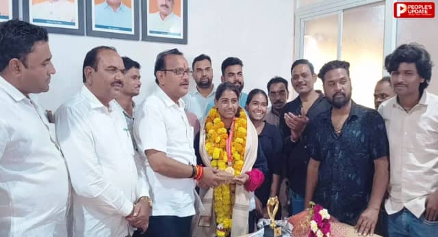 सोहागपुर की राखी सराठे ने लद्दाख में लहराया परचम, पर्वतारोहण में जीता गोल्ड मेडल
