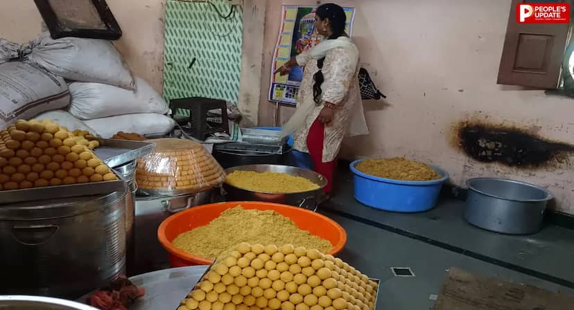 सीहोर के चिंताहरण गणेश मंदिर में खाद्य विभाग की छापेमारी, पुरानी मिठाई मिली तो मचा हड़कंप